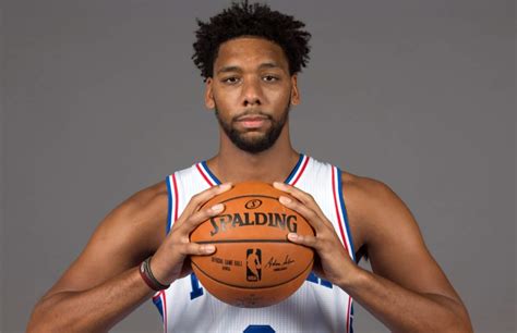 jahlil okafor hand size.